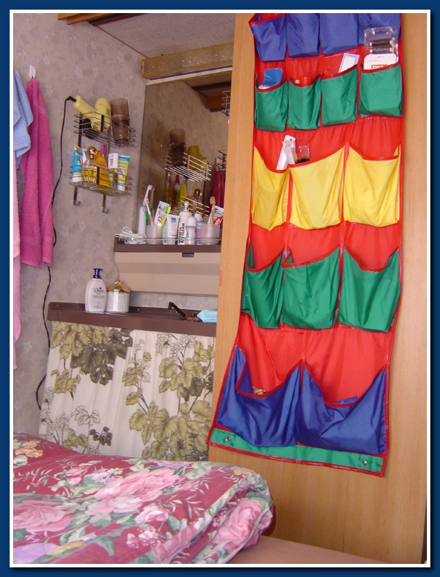 Kaeslin's Wohnwagen Schlafzi Waschecke